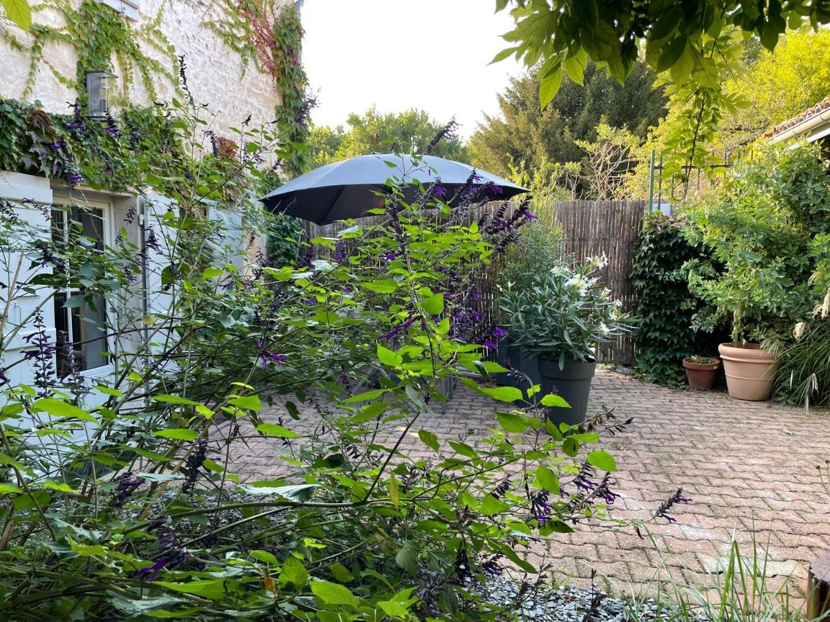 Gite Du Presbytere Port D'Envaux, Ravissante Maison De Charme المظهر الخارجي الصورة