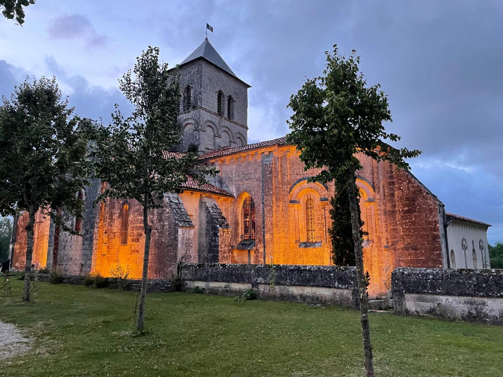 Gite Du Presbytere Port D'Envaux, Ravissante Maison De Charme المظهر الخارجي الصورة